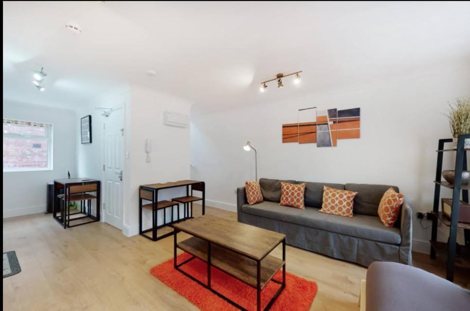 Modern Split Level 1 Bedroom Flat In Aldgate Londra Dış mekan fotoğraf